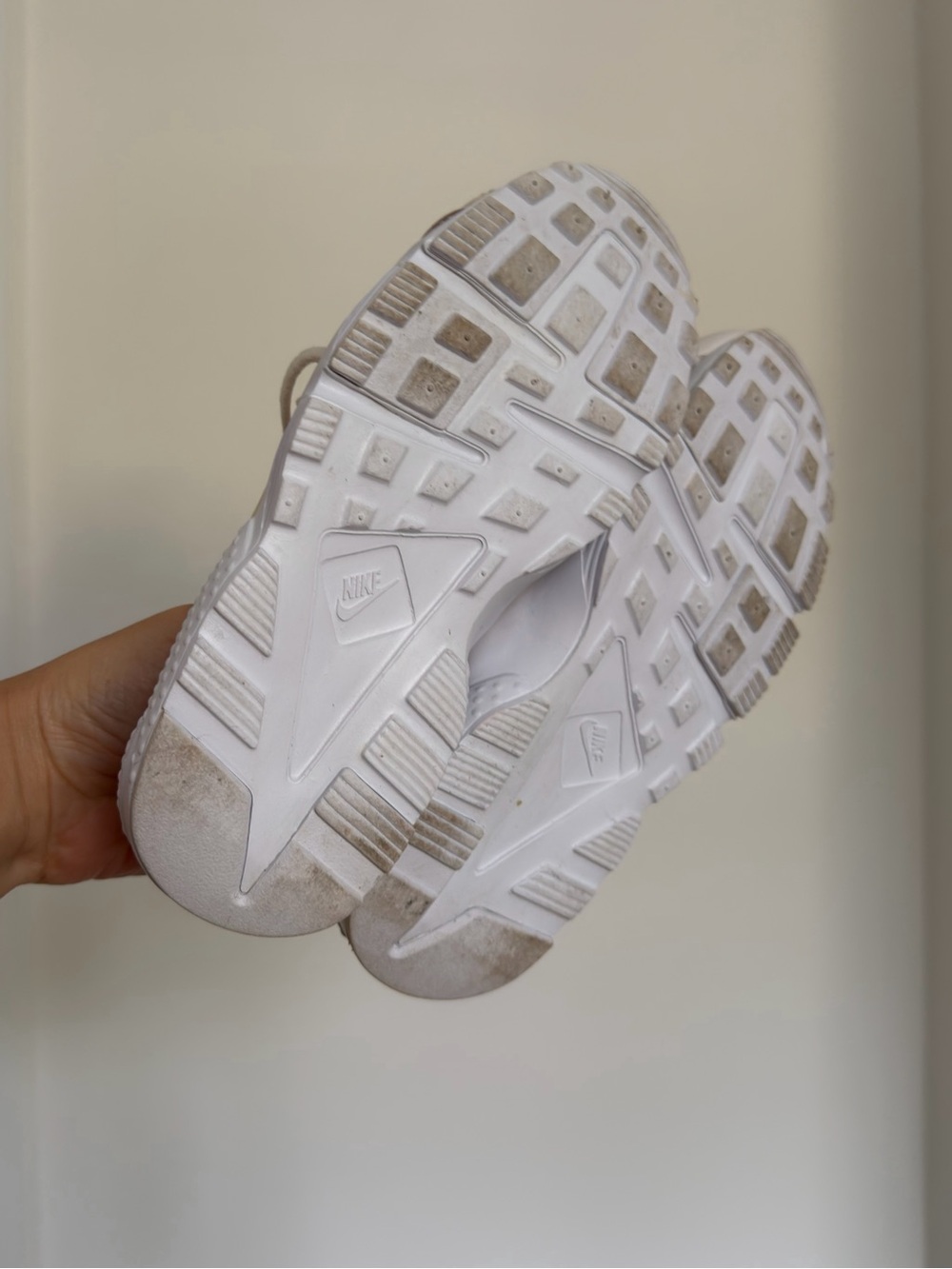 Nike Huaraches Cream Athletic Sneakers Lace-Up Shoes Size 13.5C Toddler Girls - Picture 3 of 4